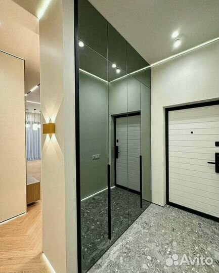 Шкаф распашной в коридор