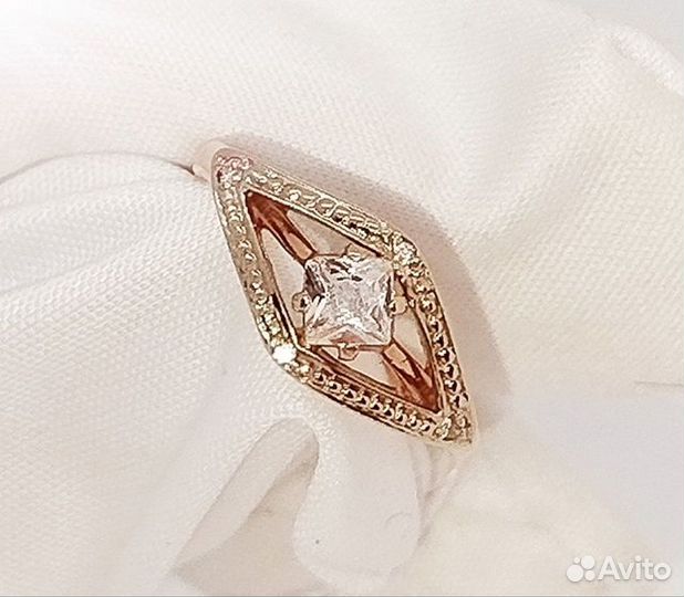 Кольцо с синтетическим камнем Золото