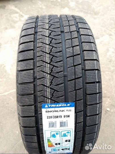 Triangle PL02 235/55 R20