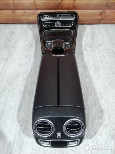 Подлокотник Mercedes E W213 654.920 2017