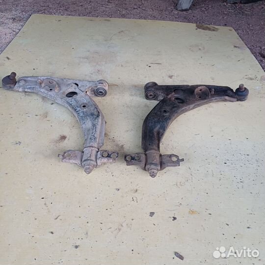 Рычаг передний правый левый Мазда 323