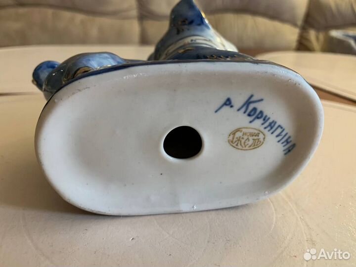 Фигурка декоративная свинья. Гжель. Ручная работа