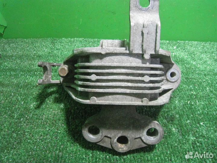 Опора (подушка) двигателя правая Opel Astra J 2010