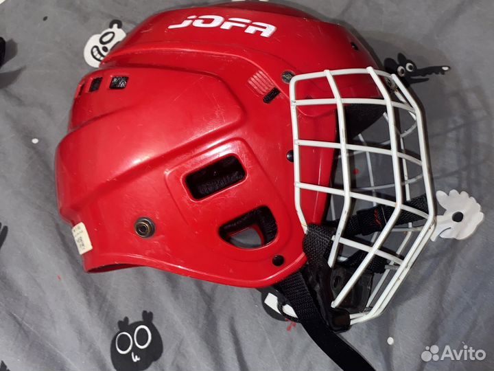 Хоккейный шлем