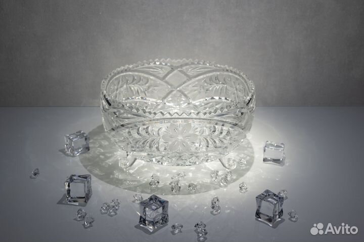 Салатник хрустальный на ножках