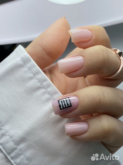 Маникюр с покрытием гель лака в салоне