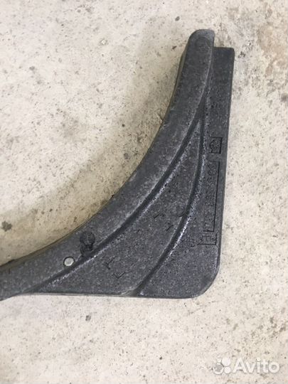 Ящик для инструмента Volkswagen Phaeton(2047)