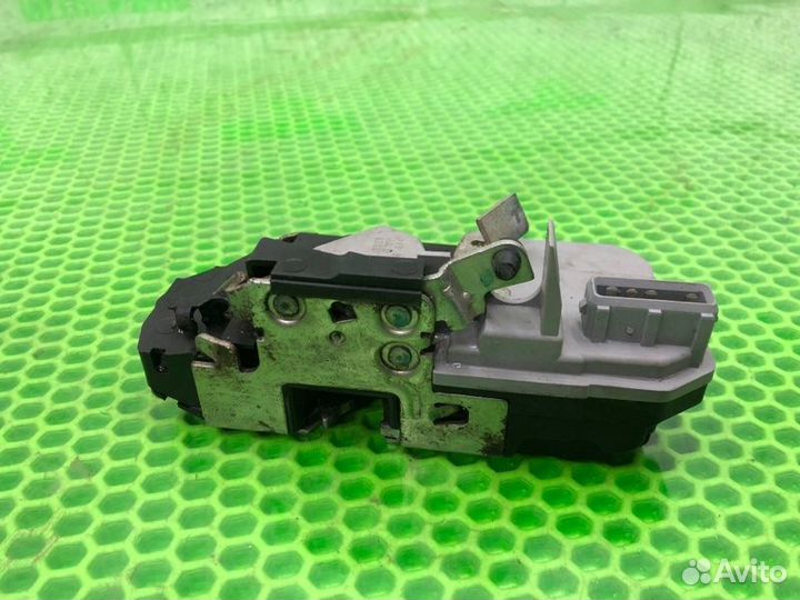 Замок боковой двери задний правый LADA Kalina