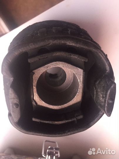Сайлентблок задней балки подрамника на Mercedes ор