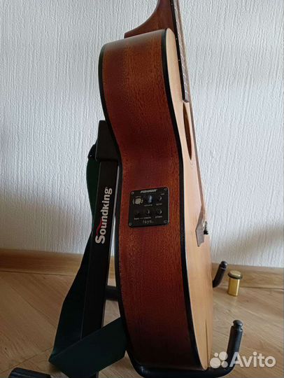 Набор: гитара в чехле, подставка(+д.ноги, +д.нот)