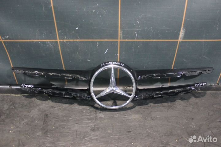 Решетка радиатора -Mercedes-Benz C-klasse W205 AMG