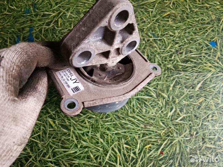 Подушка двигателя правая opel astra h 2004- 2011г
