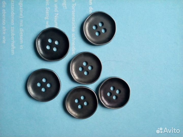 Металлические пуговицы. Пластмассовые пуговицы