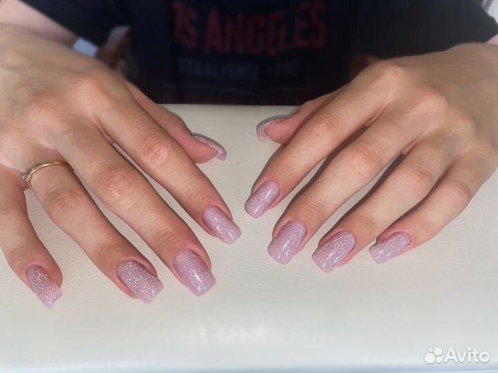 Модель на маникюр с покрытием гель-лак