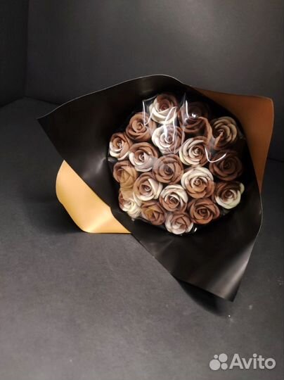 Букет из Белого и Молочного Шоколада - 19 Роз