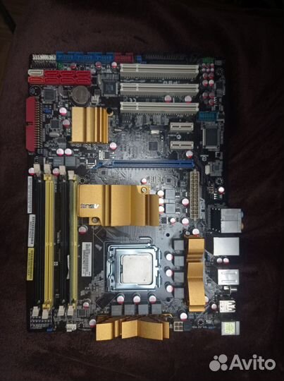 Материнская плата с процессором и памятью
