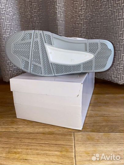 Кроссовки детские новые