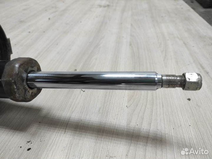 Амортизатор передний левый Toyota Corona Premio T2