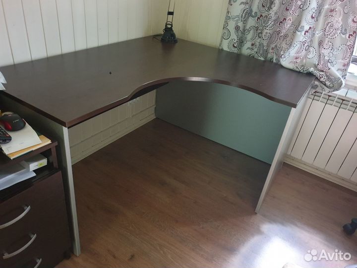 Стол письменный у новый 120*140см(Дубки Одинцово )