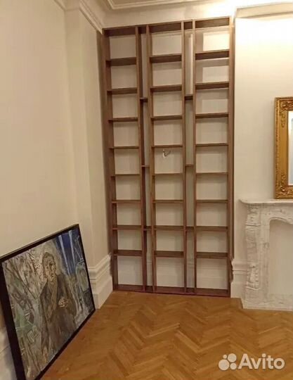 Стеллаж из массива. полка для книг