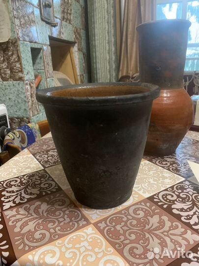 Глиняный горшок для цветов