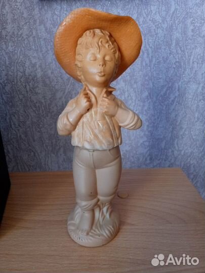 Флаконы статуэтки компании avon