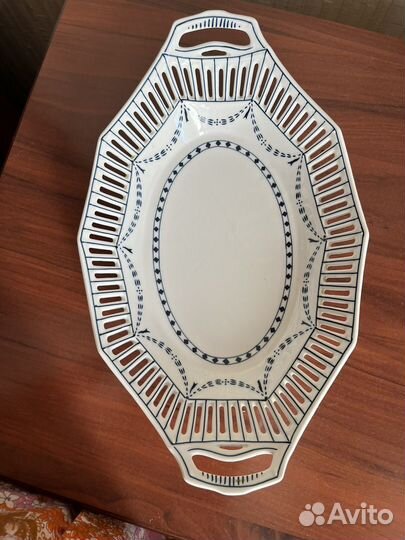 Хлебница фарфоровая