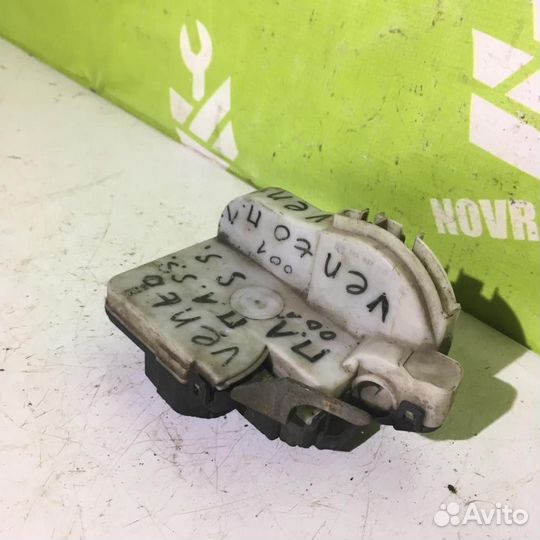 Замок двери передней левой Фольксваген Гольф 3 В