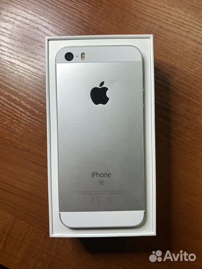 Телефон iPhone SE 2016 32gb
