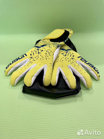 Вратарские перчатки reusch