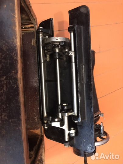 Швейная машинка старая