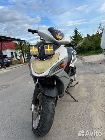 Продам скутер 150 кубов