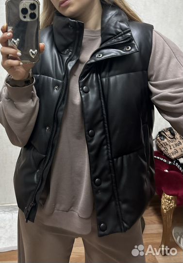 Жилетка безрукавка S женская кожанная