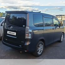 Toyota Voxy 2.0 CVT, 2010, 200 000 км, с пробегом, цена 1 440 000 руб.