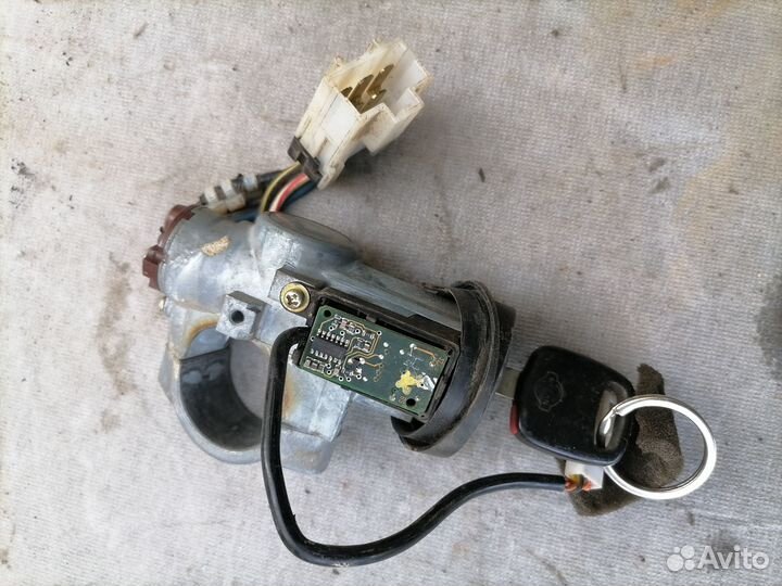 Замок зажигания с ключом Nissan Almera N15 1999