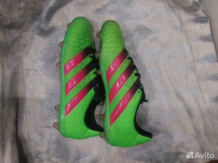 Футбольные бутсы adidas