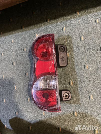 Продам стоп сигнал Nissan NV 200