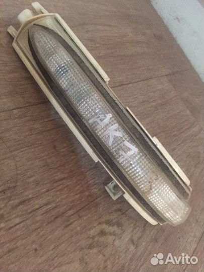 Поворотник с зеркала Honda Accord 7