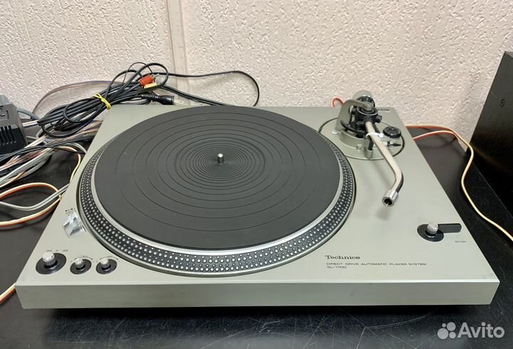 Проигрыватель винила Technics SL-1700