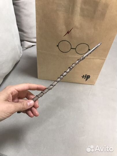 Волшебная палочка Гарри Поттера или Гермионы