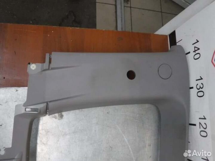 Обшивка багажника задняя правая Mitsubishi Pajero