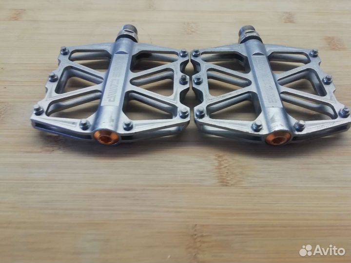 Педали для велосипеда на пром. подшипниках