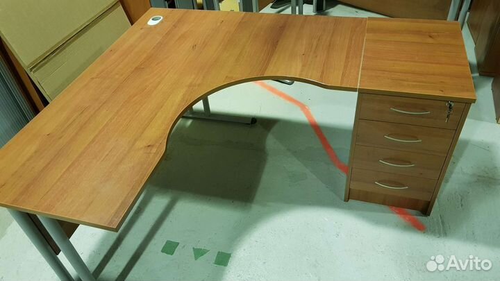 Стол с тумбой