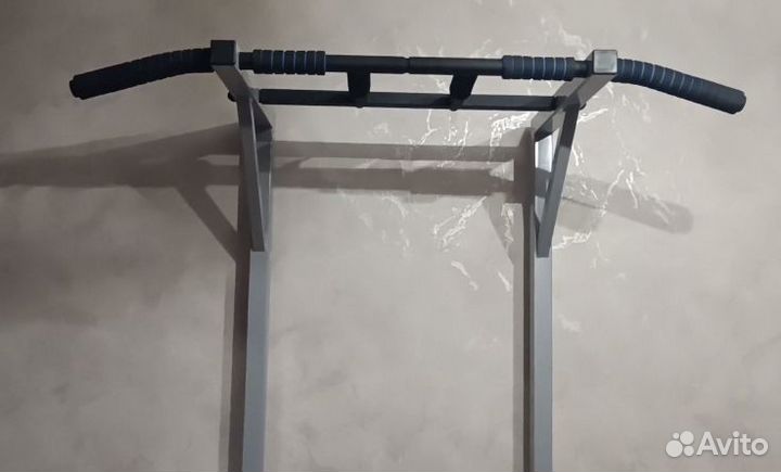Домашний турник стойка с брусьями лавкой для жима
