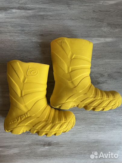 Желтые резиновые сапоги 31