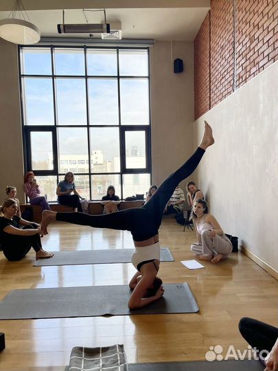 Инструктор йоги