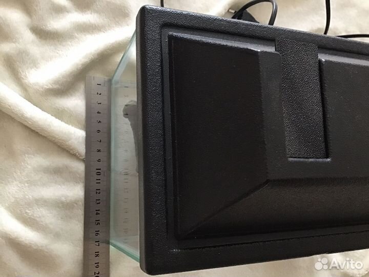 Аквариум с крышкой, подсветкой и декором. 6 л