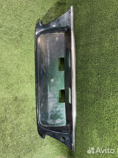 Накладка крышки багажника Nissan Maxima A33