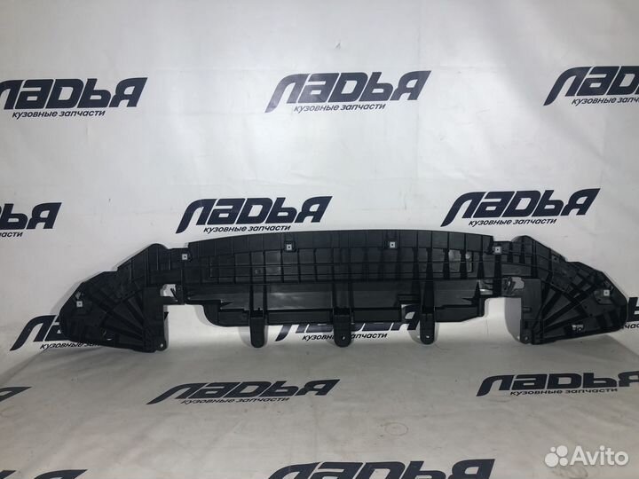 Накладка переднего бампера Toyota Camry 8 XV70 (20