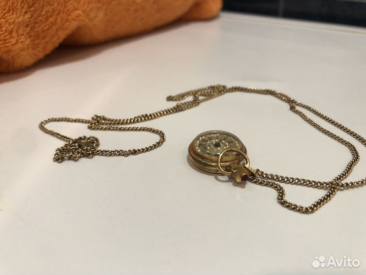 Часы кулон СССР на цепочке 